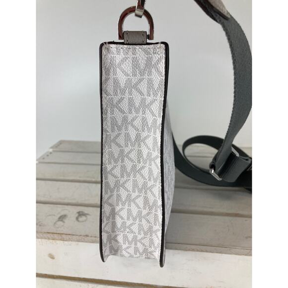 MICHAEL KORS, SMALL WHITE SIGNATURE LEATHER CROSSBODY BAG - Picture 6 of 16